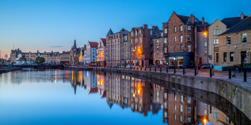 riverbank of water of leith in edinburgh